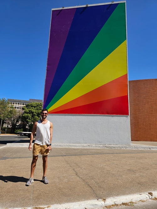 Cine Brasília ganha cores do orgulho gay