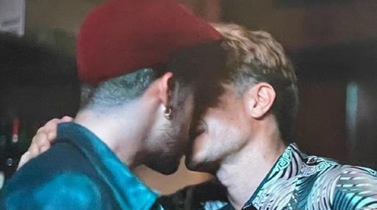 Bad Bunny fala de beijo gay em Gael Garcia Bernal