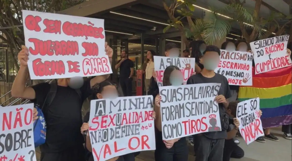 Protesto contra morte de estudante gay