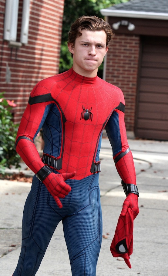 Tom Holland diz que usava fio dental por baixo da roupa do 